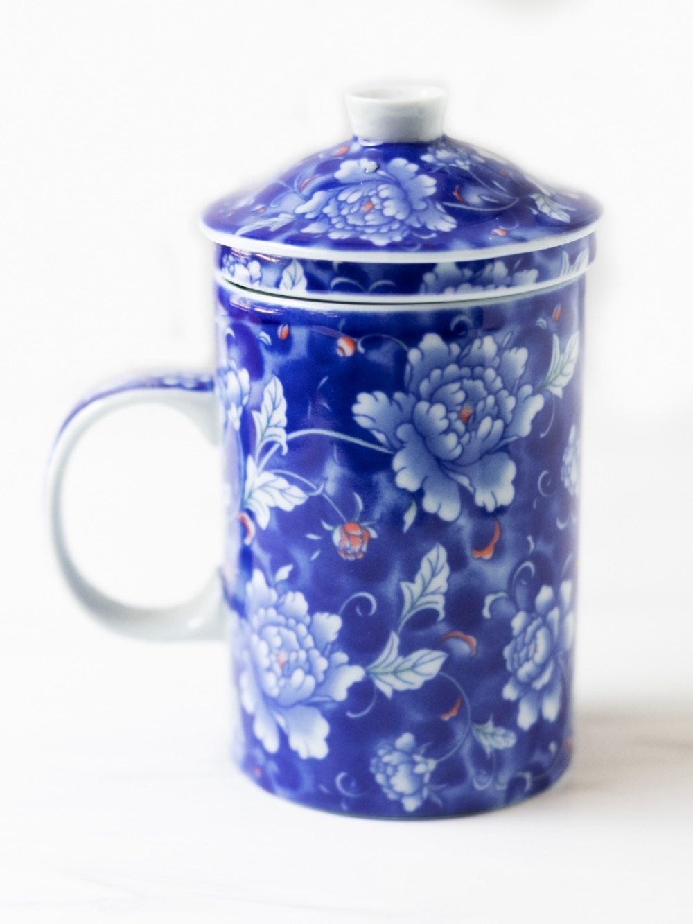 Asian Chinese ceramic blue white chrysanthemum tea infuser mug with lid 10 oz